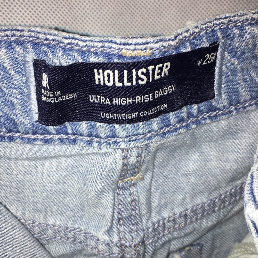 NWT Hollister Ultra High Rise Baggy Jeans | Size 25R - Picture 4 of 6